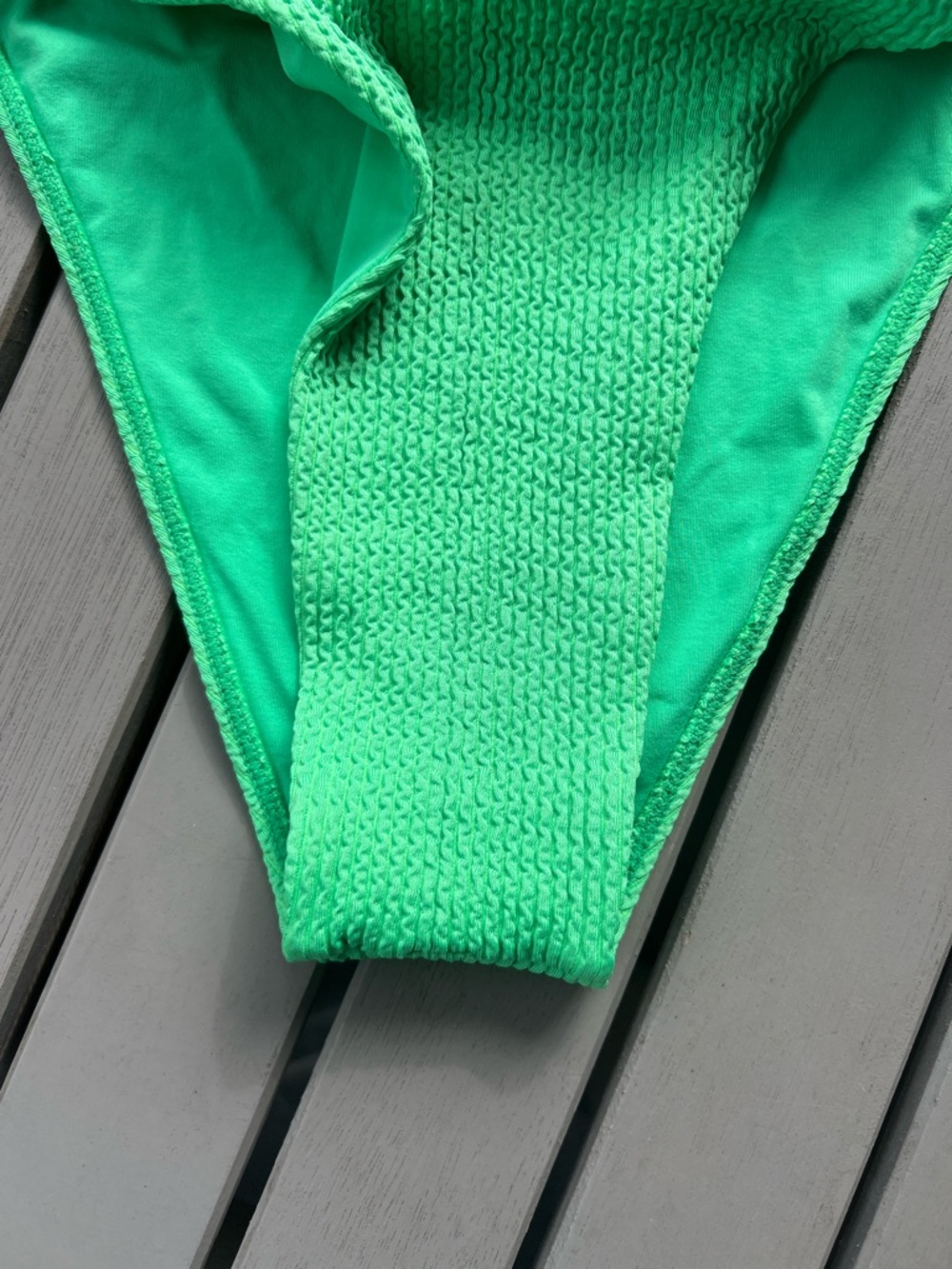 Monday Swimwear size M Textured Ring Accent Bikini Set in Green gold ring - Picture 8 of 8